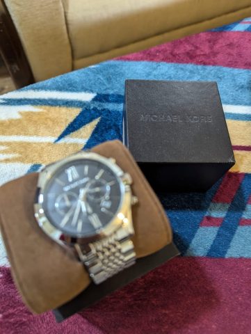 Đồng hồ Michael Kors nữ giá bao nhiêu? Khám phá giá trị và phong cách cho quý cô hiện đại Đồng hồ Michael Kors nữ giá bao nhiêu? Khám phá giá trị và phong cách cho quý cô hiện đại