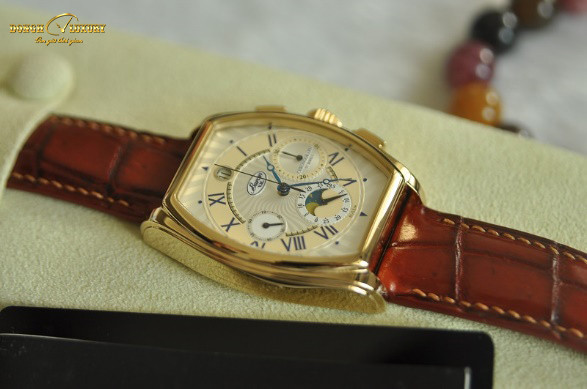 Đồng hồ Liên Xô Buran Chronograph moonphase, minh họa cho các dòng đồng hồ cũ chính hãng được mua bán tại TPHCM.
