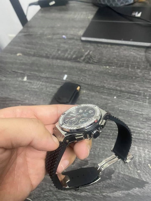 Lợi ích khi mua bán đồng hồ Hublot cũ chính hãng tại Alowatch