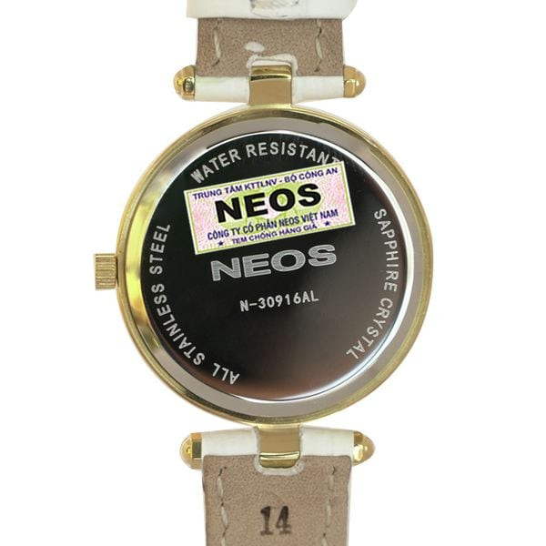 Mẫu đồng hồ thời trang nữ dây da Neos N-30916AL được đeo trên tay, thể hiện vẻ đẹp thanh lịch và cá tính