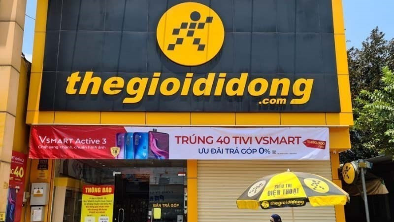 Cửa hàng Thế Giới Di Động trưng bày các loại đồng hồ, địa điểm mua sắm uy tín