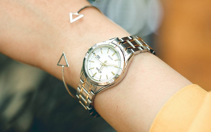 Đồng hồ đeo tay nữ Casio 30 mm LTP-1308SG-7AVDF với khung viền thép không gỉ