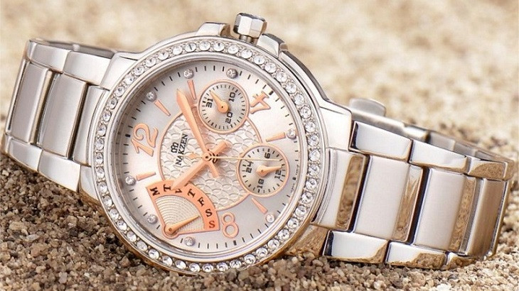 Đồng hồ nữ Nakzen SS5028LC-7N0 sở hữu mặt kính chống trầy xước tốt, bền bỉ theo thời gian
