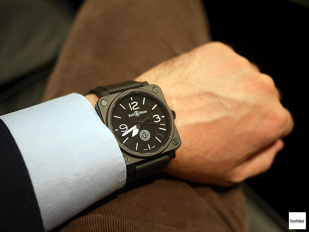 Bell &amp; Ross BR 01 với thiết kế mặt vuông bên ngoài và mặt tròn bên trong lấy cảm hứng hàng không, là một mẫu đồng hồ đẹp nhất thế giới độc đáo.