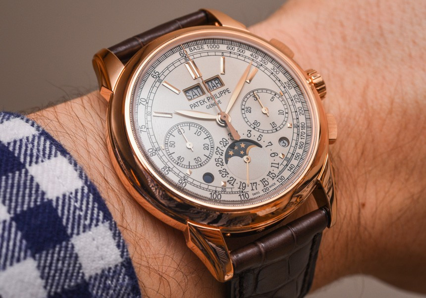 Patek Philippe Perpetual Calendar Chronograph giữ vững thiết kế cổ điển từ thập niên 1940, là minh chứng cho vẻ đẹp vượt thời gian của đồng hồ đẹp nhất thế giới."