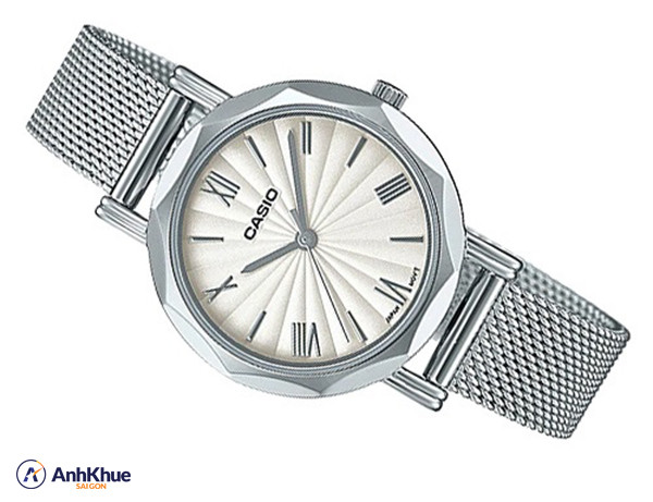 Cận cảnh đồng hồ Casio nữ LTP-E411MR-7A với tông vàng hồng sang trọng và mặt số La Mã