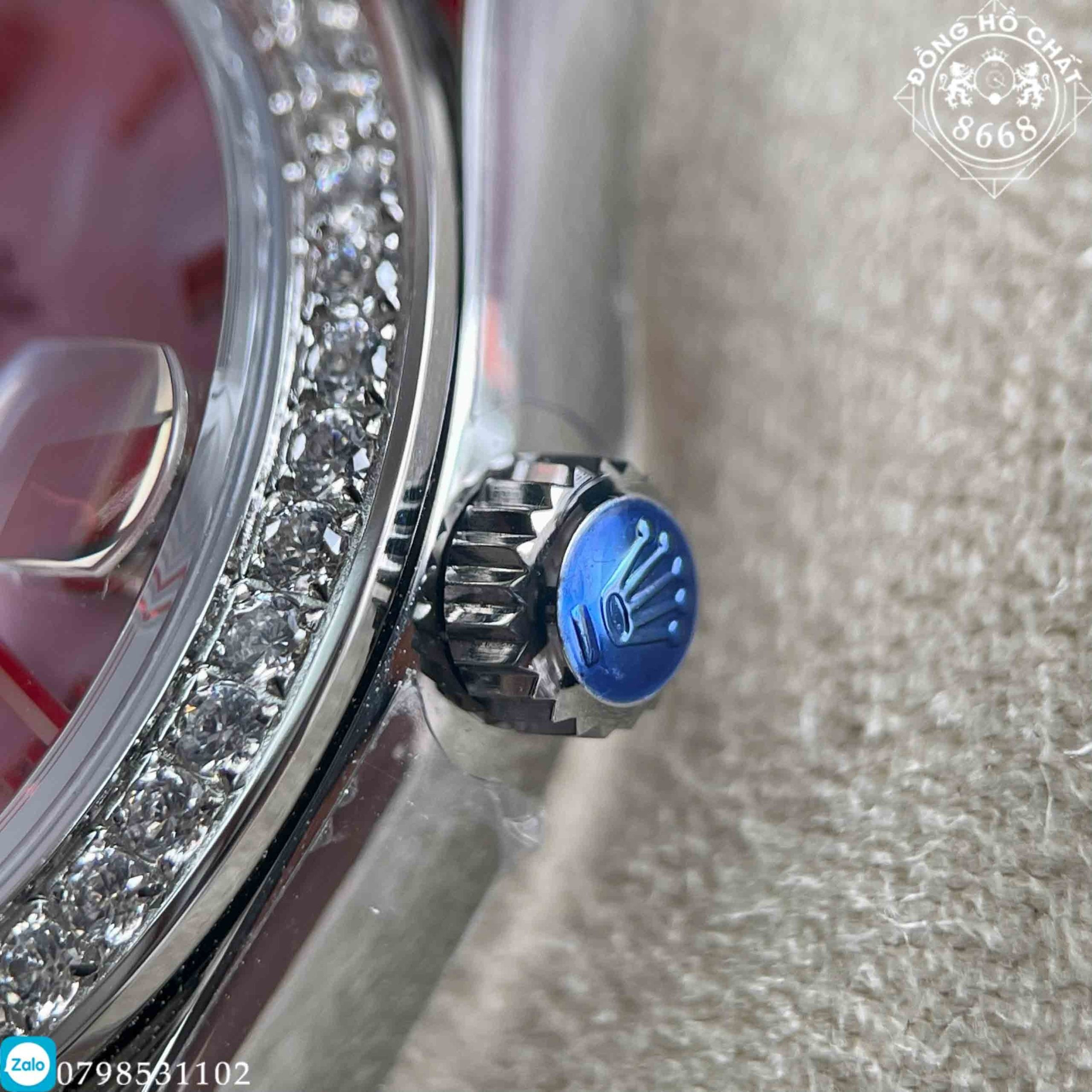 Núm vặn đồng hồ Rolex nữ khắc logo, biểu tượng của sự tinh xảo từ máy Thụy Sĩ