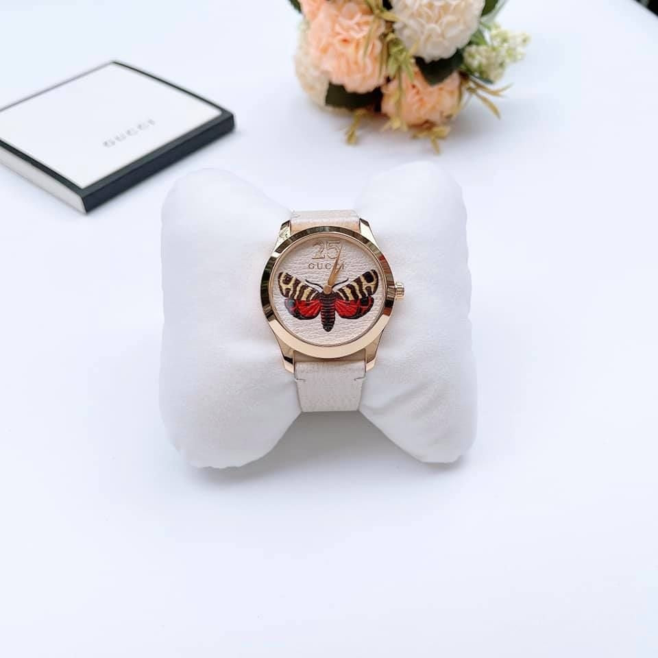 Cận cảnh vỏ vàng sang trọng của đồng hồ đeo tay nữ Gucci G-Timeless YA1264062