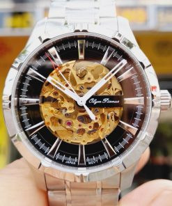 Mẫu đồng hồ Olym Pianus OP9920-4AGS với thiết kế sang trọng, thể hiện độ chính xác của bộ máy thạch anh Thụy Sĩ.
