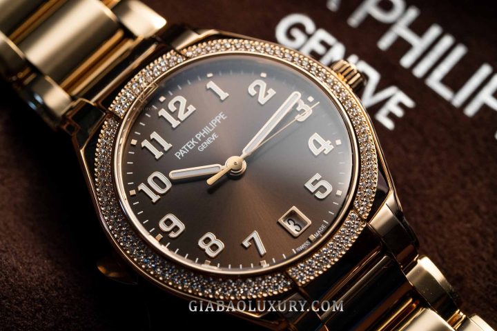 Đồng hồ Patek Philippe Aquanaut Ref. 5167A-001 trên cổ tay