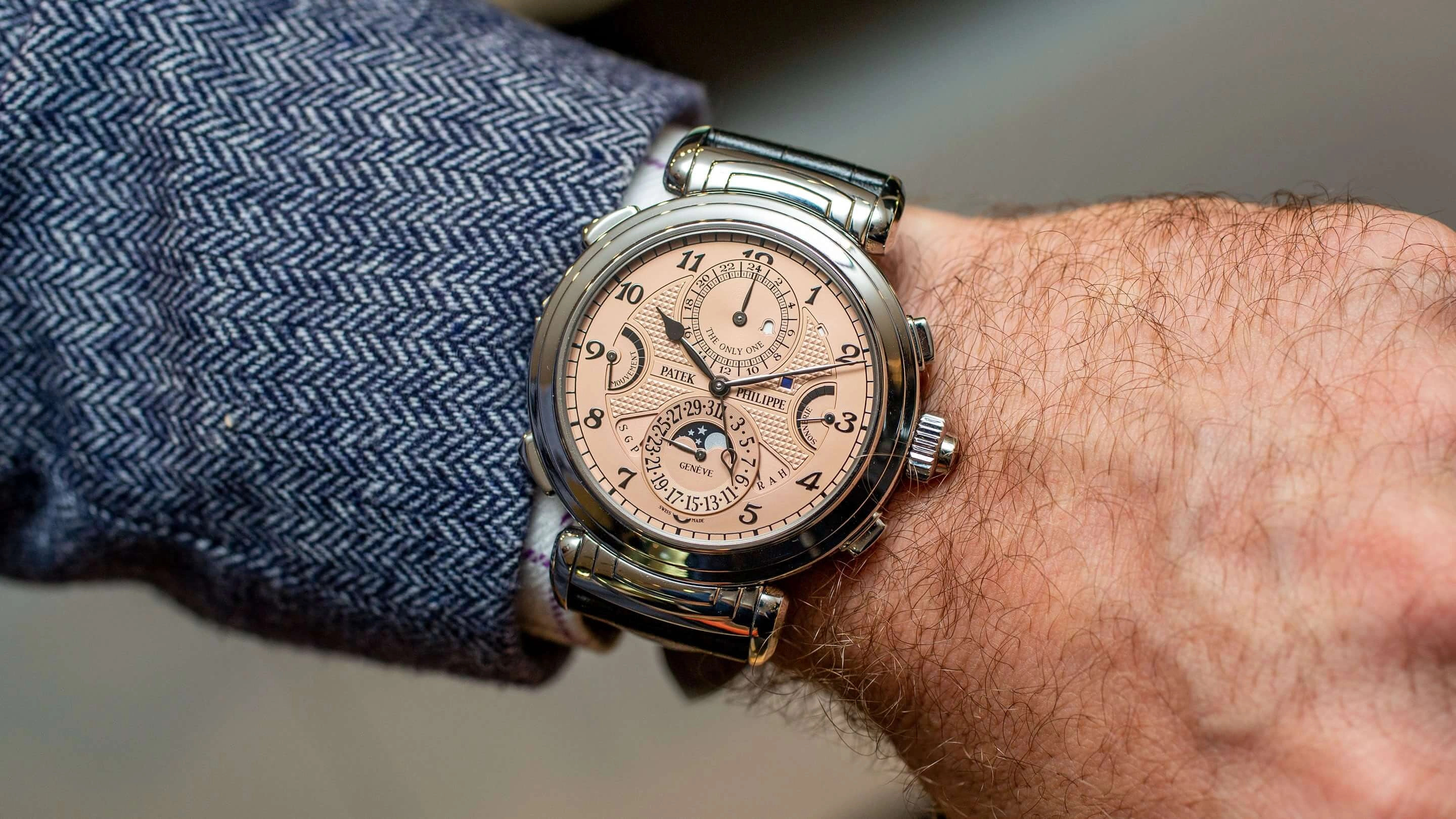 Patek Philippe Grandmaster Chime 6300A-010: Đồng hồ đắt nhất thế giới