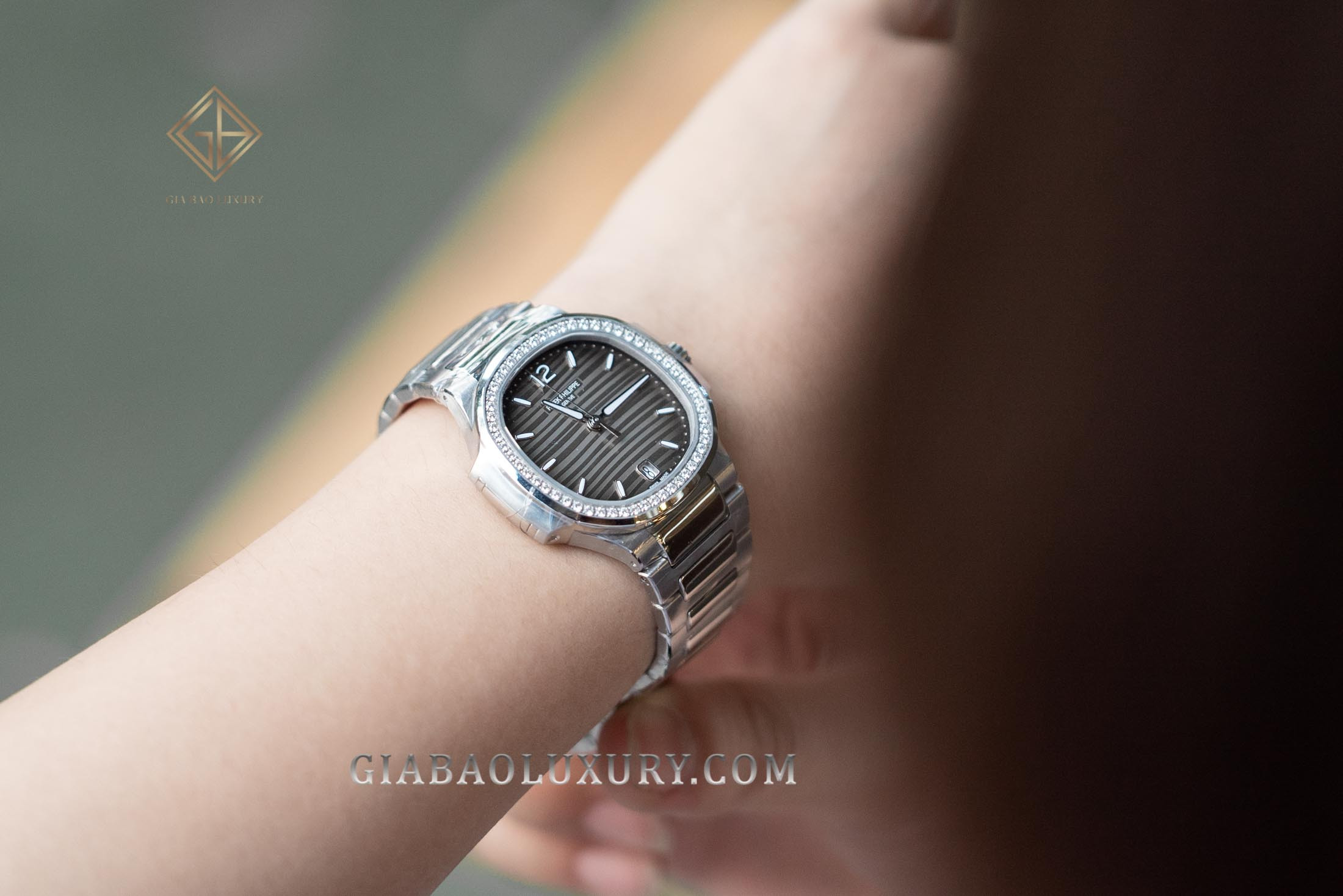 Đồng hồ Patek Philippe Nautilus dành cho nữ Ref. 7118/1200A-011