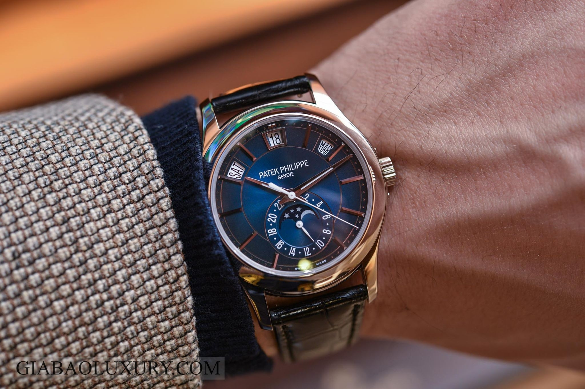 Đánh giá Đồng hồ Patek Philippe Annual Calendar 5205: Biểu tượng của sự Tinh hoa và Đẳng cấp