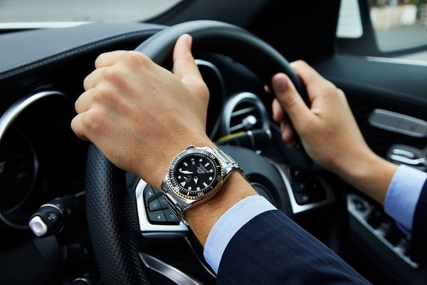 Nguồn năng lượng là điểm khác biệt chính giữa đồng hồ cơ và đồng hồ pin