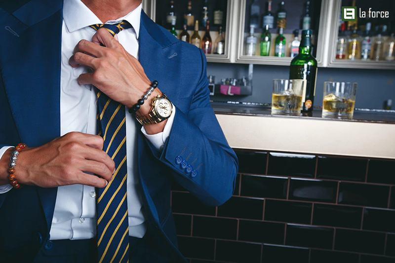Để đồng hồ là phụ kiện chính trong outfit của bạn