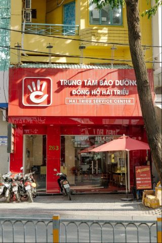 Mặt tiền cửa hàng Đồng Hồ Hải Triều Thủ Đức, chi nhánh thứ 26 tại đường Lê Văn Việt