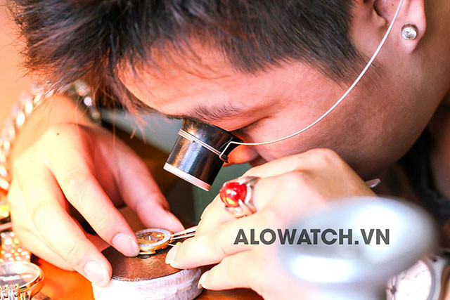 Quy trình sửa đồng hồ quả lắc chuyên nghiệp tại Alowatch