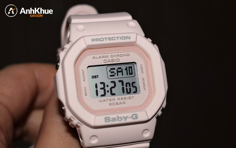 Đồng hồ Baby-G mặt vuông BGD-560-4 với thiết kế tối giản, tông hồng nhẹ nhàng