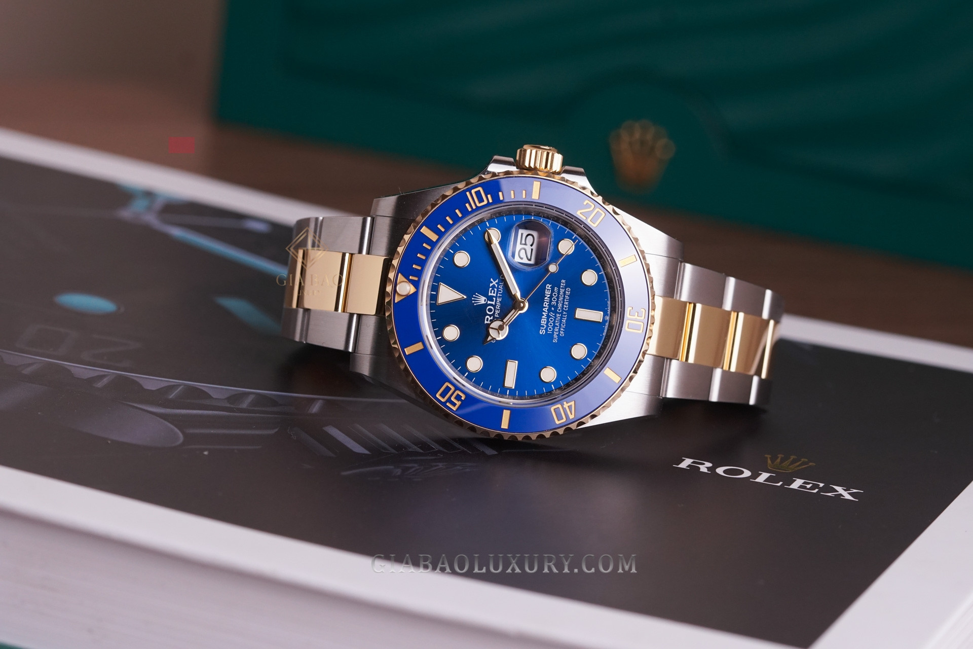 Đồng hồ Rolex Submariner Rolesor vàng và thép không gỉ