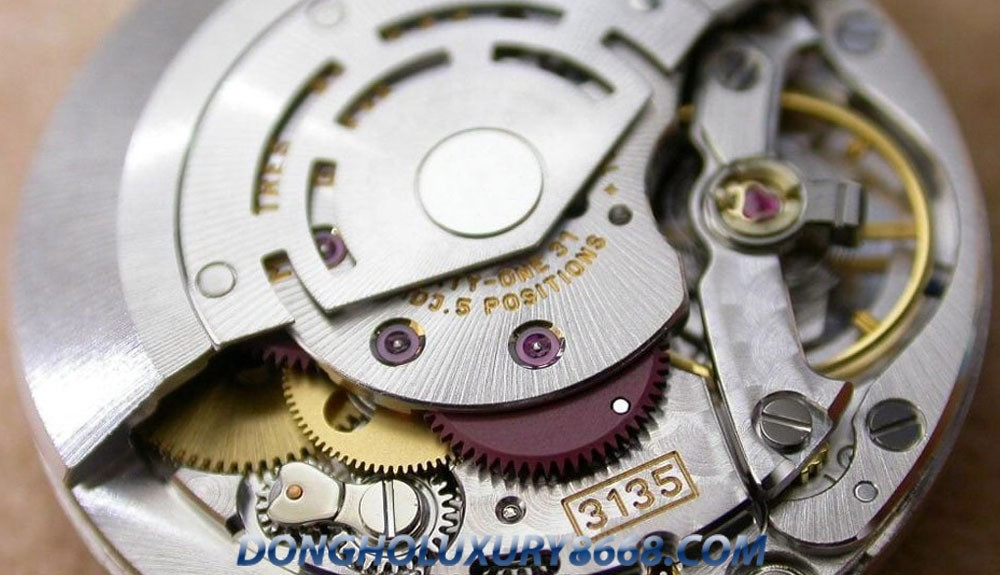 Cận cảnh bộ máy Calibre 3135, trái tim bền bỉ của đồng hồ Rolex Oyster Perpetual Datejust 16233