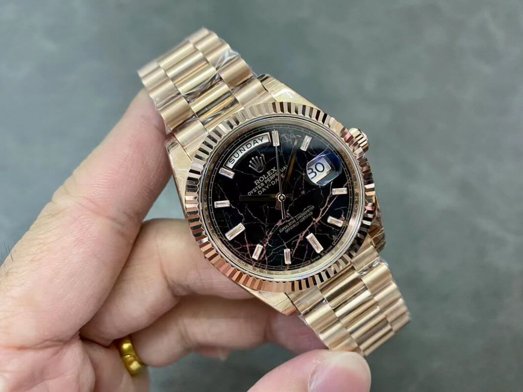 Đồng hồ Rolex Day-Date 40mm Gold Replica lịch ngày