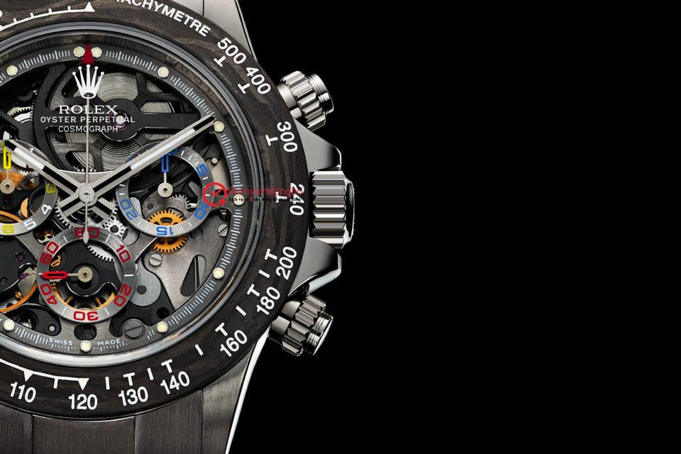 Phiên bản Rolex Daytona La Montoya giới hạn chỉ 50 chiếc, một ví dụ về đồng hồ cơ lộ máy Rolex được chế tác bởi bên thứ ba