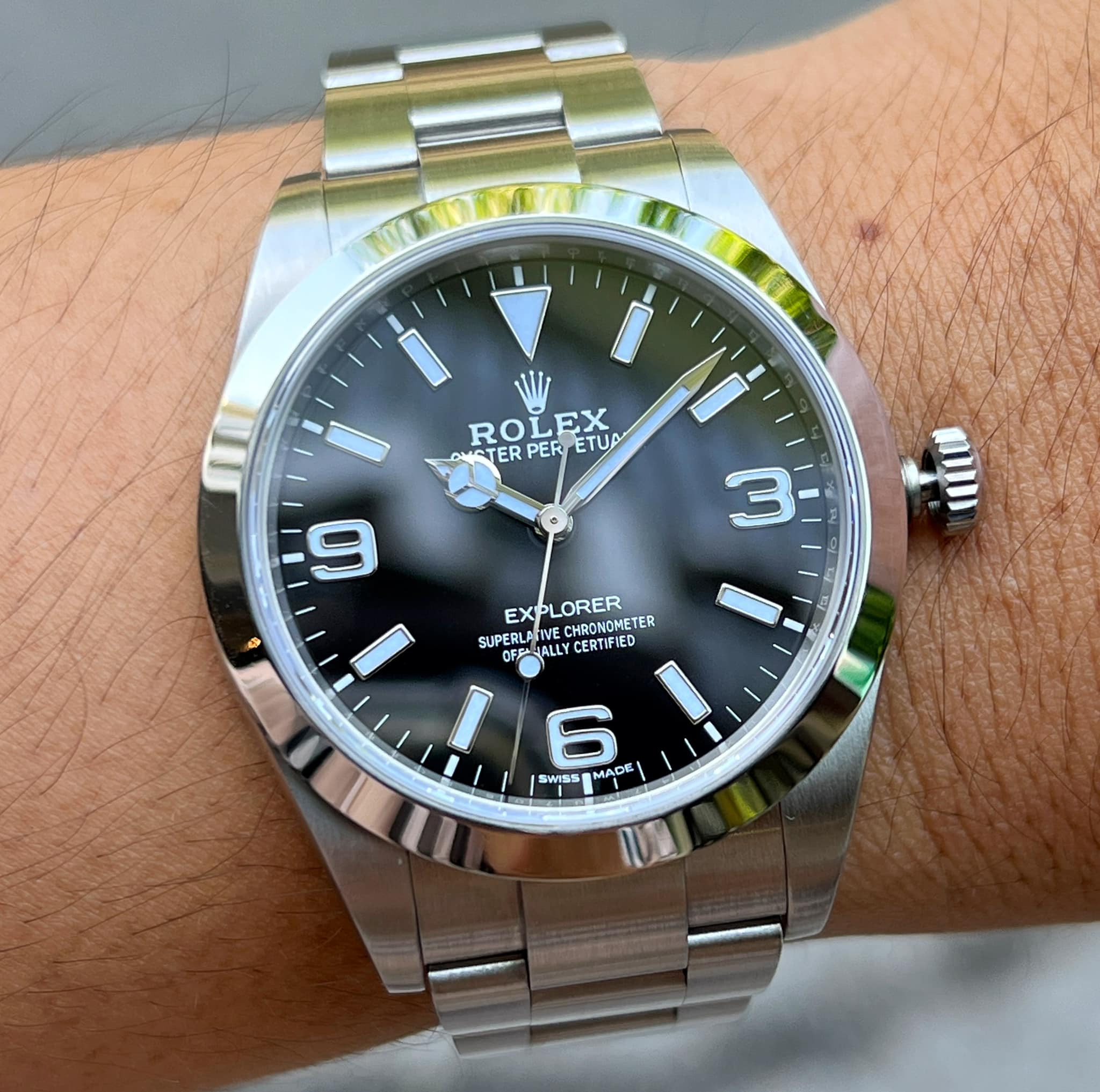 Đồng hồ cặp Rolex chính hãng Explorer với thiết kế tối giản
