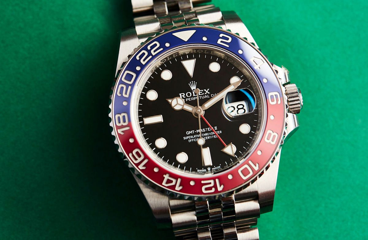 Vỏ Oystersteel và dây đeo Jubilee của đồng hồ Rolex GMT-Master II