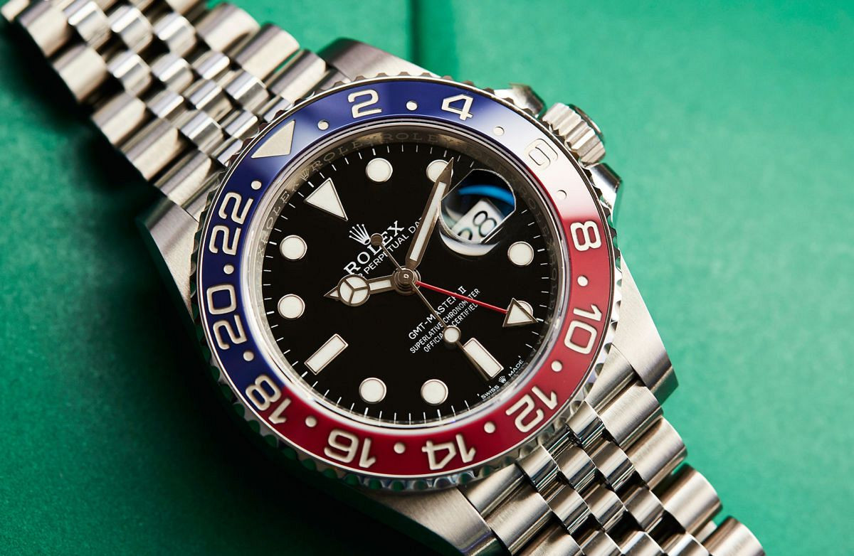 Đồng hồ Rolex GMT-Master II Ref.126710 BLRO "Pepsi" tổng thể