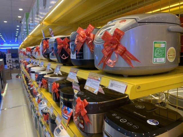 Khám phá khu vực trưng bày đồng hồ đa dạng tại Điện máy Xanh