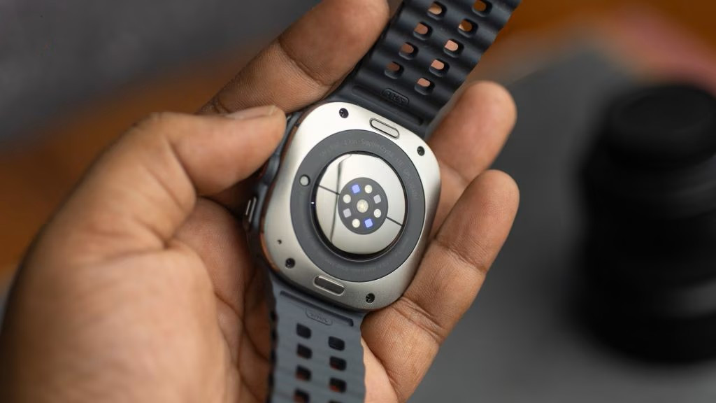 Hình ảnh cận cảnh mặt trước đồng hồ Samsung Galaxy Watch Ultra LTE