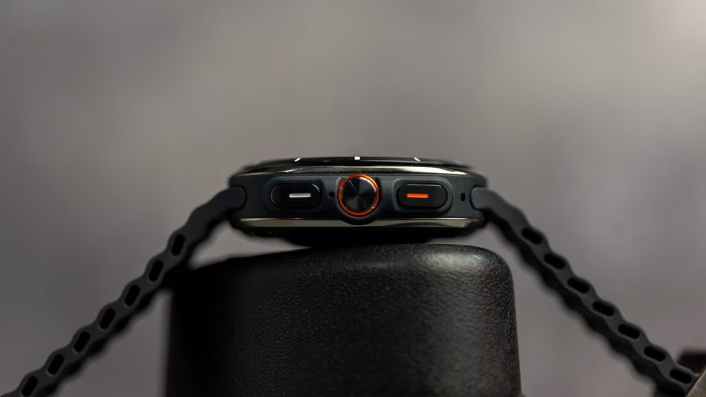 Đồng hồ Samsung Galaxy Watch Ultra LTE với màn hình hiển thị
