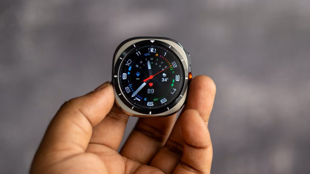 Màn hình AMOLED của Samsung Galaxy Watch Ultra LTE