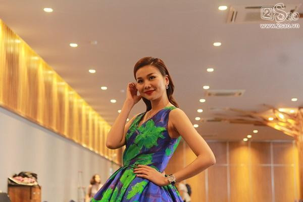 Thanh Hằng đeo đồng hồ Chopard đính kim cương 2 tỷ đồng tại The Face 2018