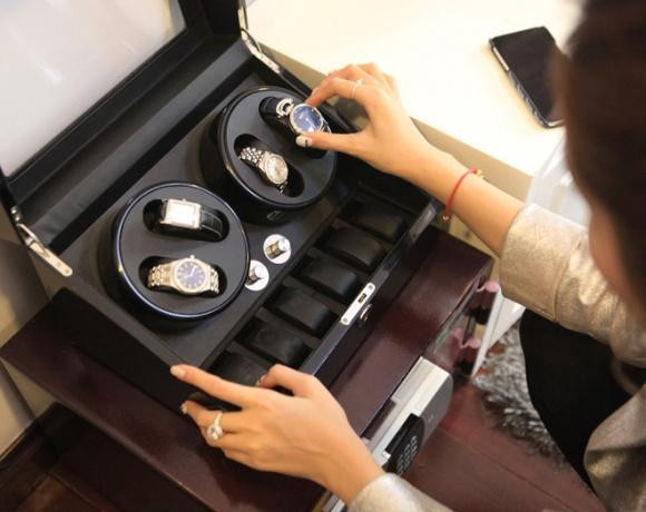 Huyền My kết hợp đồng hồ và trang sức tạo phong cách đẳng cấp