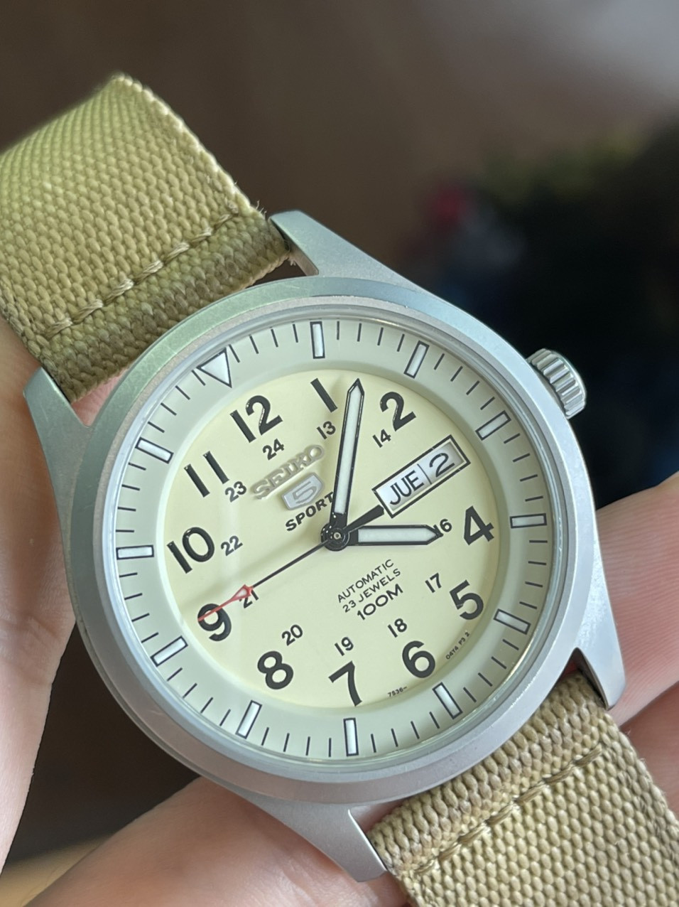 Đồng hồ Seiko 5 Automatic với thiết kế cổ điển, biểu tượng của sự bền bỉ