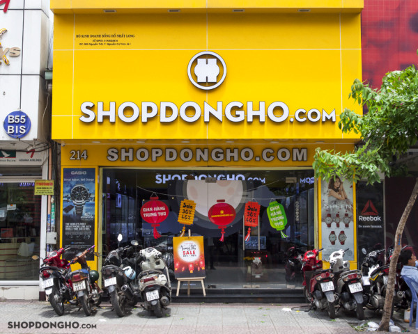 Showroom của SHOPDONGHO.com, một trong những tiệm sửa đồng hồ uy tín TPHCM