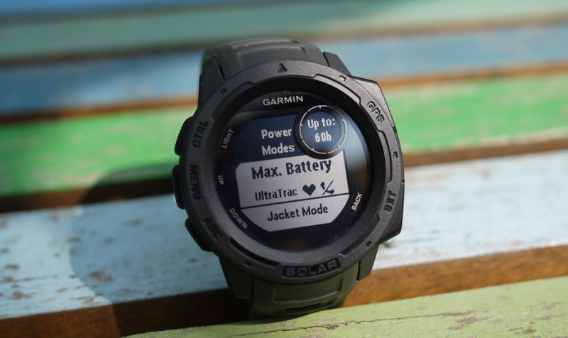 Đồng hồ Garmin nổi bật với thời lượng pin ấn tượng, phù hợp cho hoạt động dài ngày