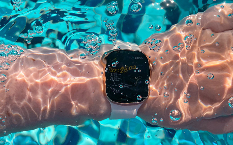 Apple Watch có khả năng chống nước tốt, phù hợp cho bơi lội và sử dụng hàng ngày
