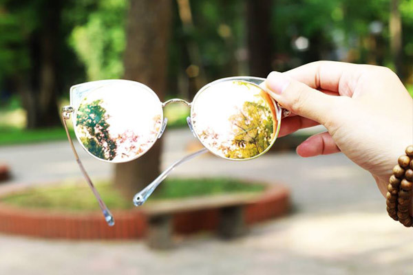 Cận cảnh các mẫu đồng hồ nữ tinh tế và sang trọng, minh họa cho cơ hội săn đồng hồ giảm giá Black Friday tuyệt vời dành cho phái đẹp.