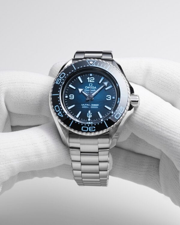 Đồng hồ cơ Omega Seamaster sang trọng