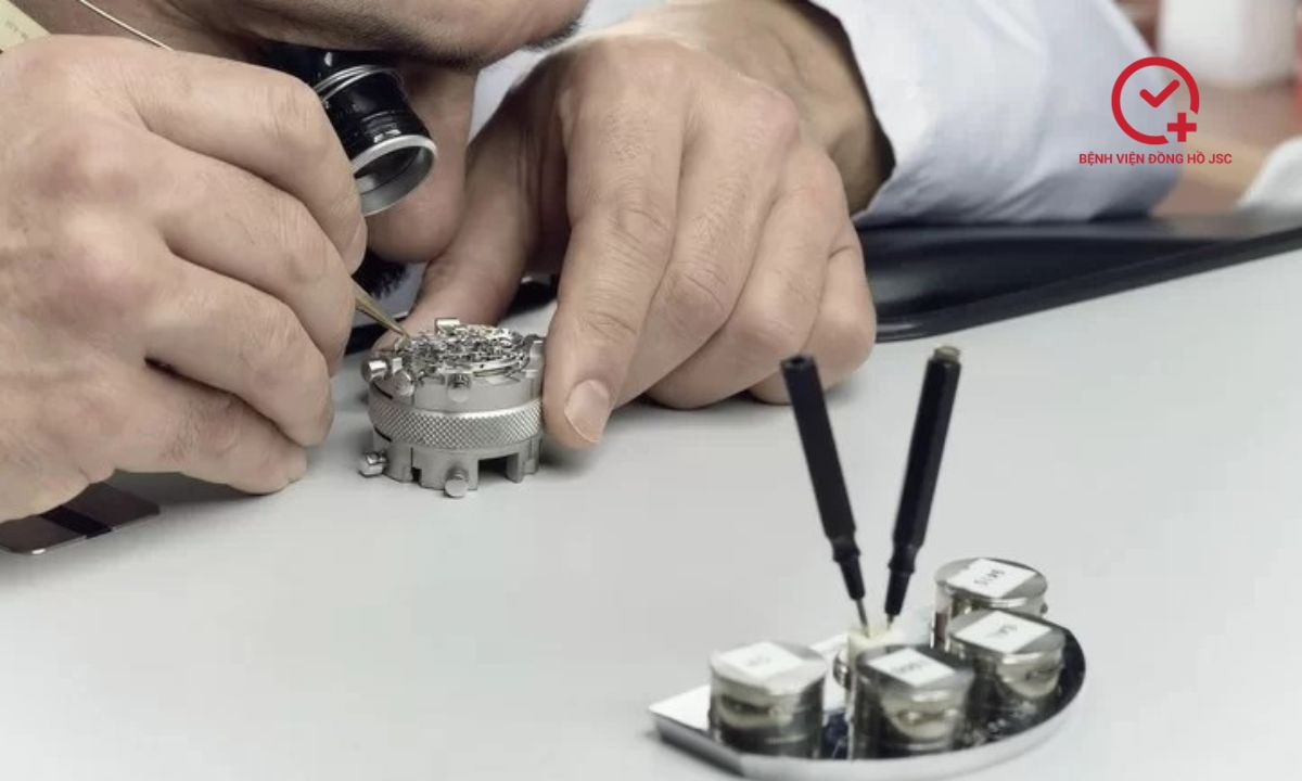 Minh bạch bảng giá dịch vụ :sửa đồng hồ Rolex ở Hà Nội.