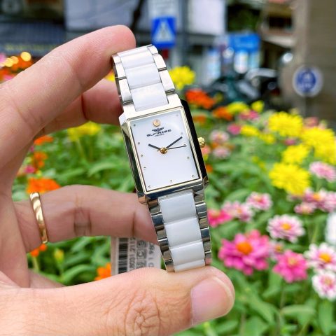 Đồng Hồ Nữ Dây Kim Loại Mặt Vuông: Biểu Tượng Của Phong Cách Hiện Đại và Thanh Lịch Đồng Hồ Nữ Dây Kim Loại Mặt Vuông: Biểu Tượng Của Phong Cách Hiện Đại và Thanh Lịch
