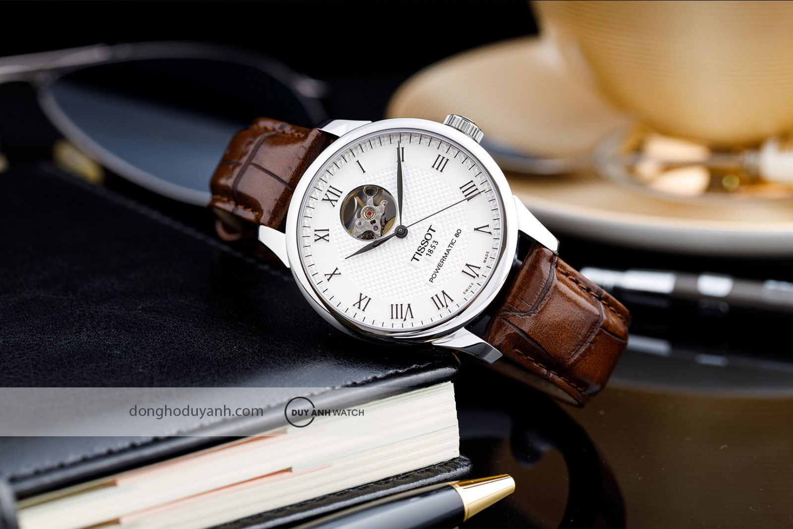 Mẫu Tissot Le Locle Powermatic 80 T006.407.16.033.01 với mặt số trắng tinh khôi, thể hiện sự thanh lịch và trang nhã.
