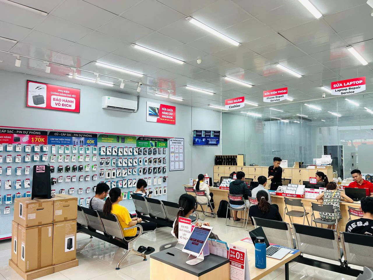 Hình ảnh cửa hàng đồng hồ uy tín, địa điểm đáng tin cậy để mua đồng hồ nam cho sinh viên