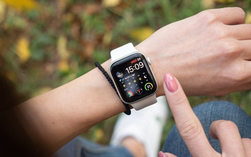 Giao diện Apple Watch với tùy chọn tắt định vị, minh họa cho việc điều chỉnh cách định vị đồng hồ thông minh của Apple.