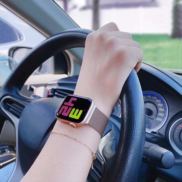 Hướng dẫn sử dụng khóa nam châm trên dây đeo đồng hồ Milanese một cách dễ dàng.