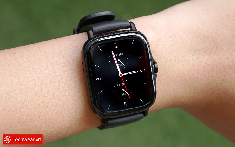 Đồng hồ Huami Amazfit GTS 2 với thiết kế vuông thanh lịch