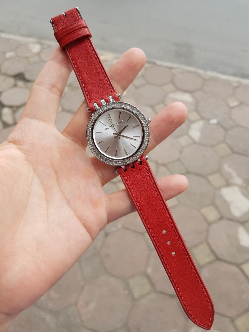 Hướng Dẫn Chi Tiết A-Z: Thay Dây Đồng Hồ Michael Kors Chuẩn Xác, Bền Đẹp