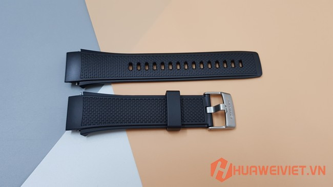 Dây đeo Huawei Watch 2 cao su với các vân nổi giúp thoát mồ hôi hiệu quả